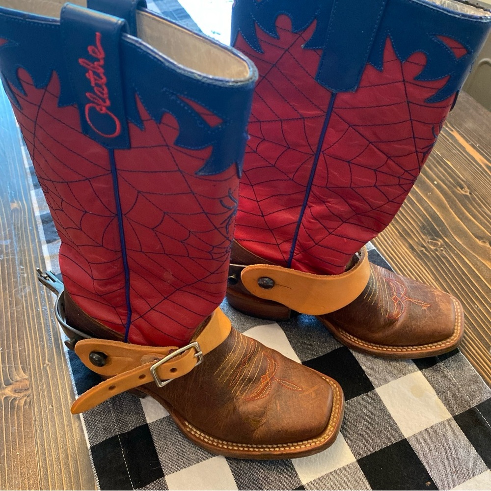 Olathe Boys Spider Cowboy boots Size 1 with spurs.